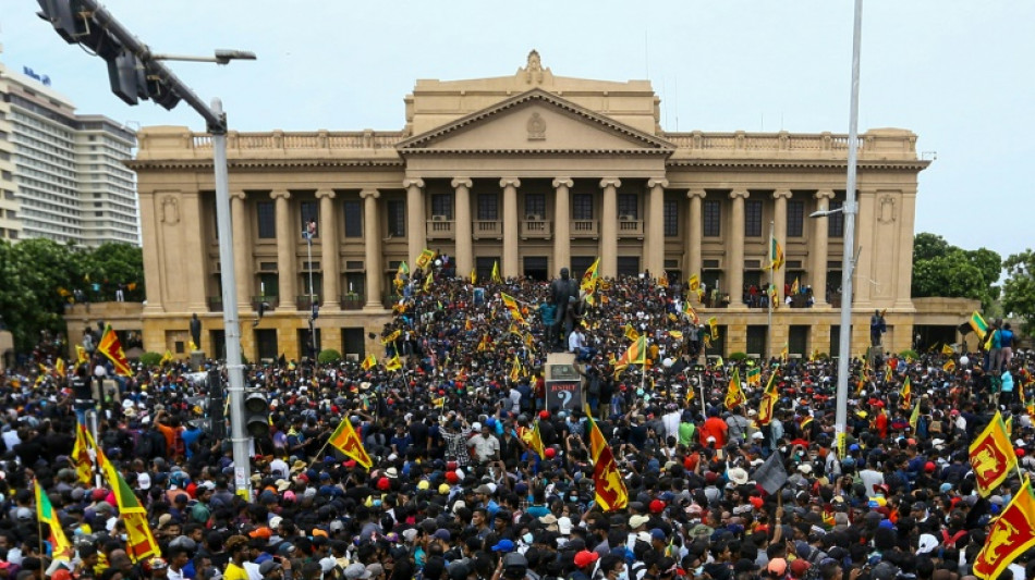 Sri Lanka: le pr&eacute;sident va d&eacute;missionner, son palais envahi