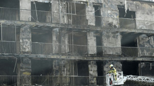 Mindestens drei Verletzte bei Gro&szlig;brand von Wohnkomplex in Essen