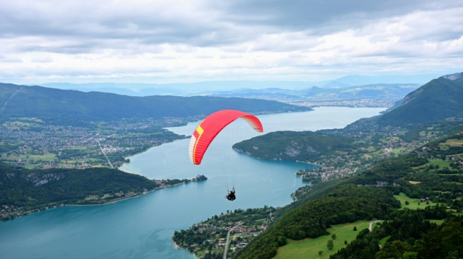Des substances toxiques d'usure de pneus en grande quantit&eacute; dans le lac d'Annecy, selon une association