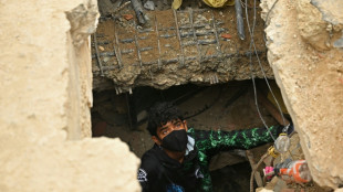 Families demand help with recovering Venezuela's quake victims