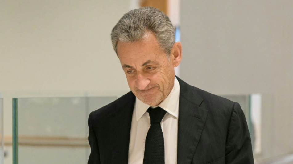 Frankreichs Ex-Präsident Sarkozy ist Fußfessel aus Altersgründen wieder los