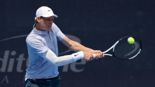 Sinner vence Mannarino após paralisação e avança às quartas em Cincinnati