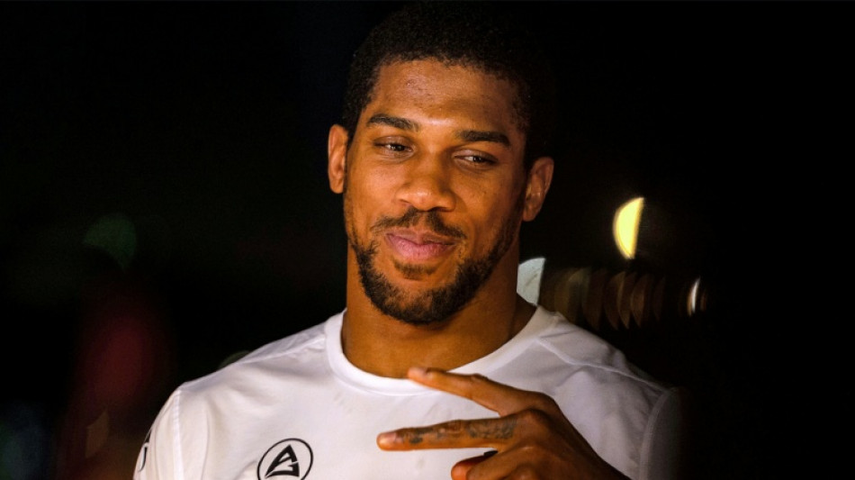 Veteran promoter Warren says it's Joshua's job to agree Fury fight 