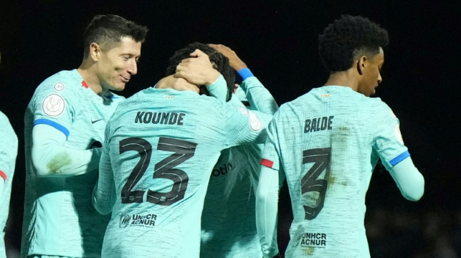 Barcelona sofre contra time da 3&ordf; divis&atilde;o mas avan&ccedil;a &agrave;s quartas da Copa do Rei
