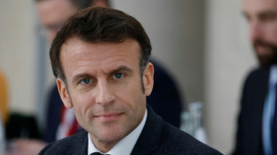 Retraites: Macron s'en prend aux oppositions, pr&egrave;s de 11.000 amendements encore &agrave; examiner