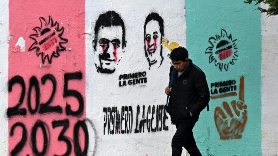 Em crise, Bolívia define presidente entre dois candidatos de direita