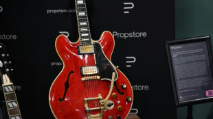 La guitarra de la ruptura de Oasis se vendió en Londres por 386.000 dólares