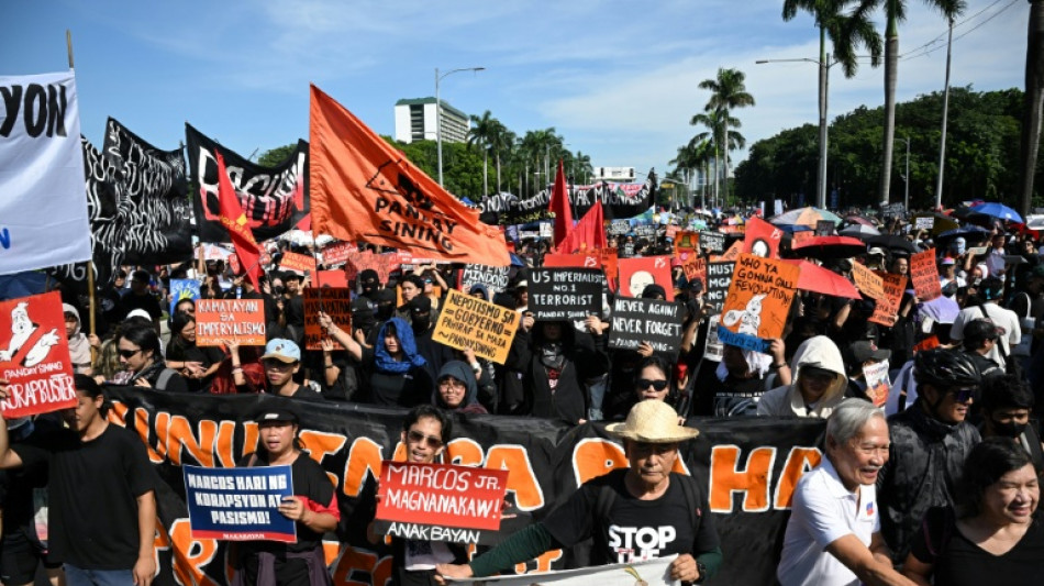 Miles protestan en Filipinas por corrupci&oacute;n en proyectos contra inundaciones