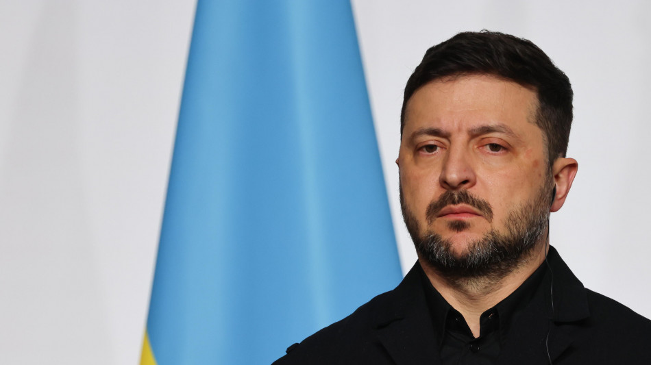 Zelensky, 'sostegno agli iraniani, i Pasdaran designati terroristi'