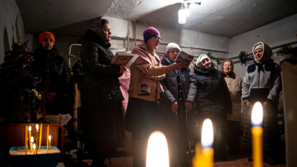 Ukrainiens et Russes f&ecirc;tent No&euml;l, les hostilit&eacute;s se poursuivent