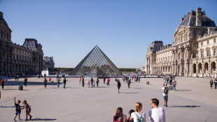 Al Louvre rubati i gioielli di Napoleone