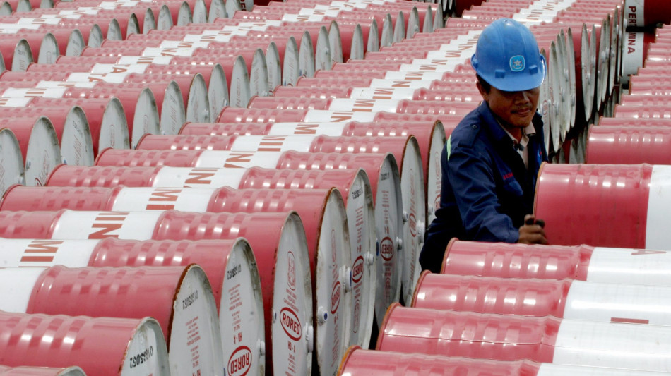 Il prezzo del petrolio è in calo, Brent sotto 64 dollari
