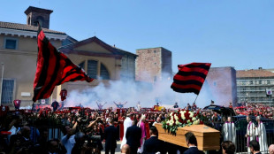 Des milliers de personnes aux obs&egrave;ques de la l&eacute;gende du football italien Baresi
