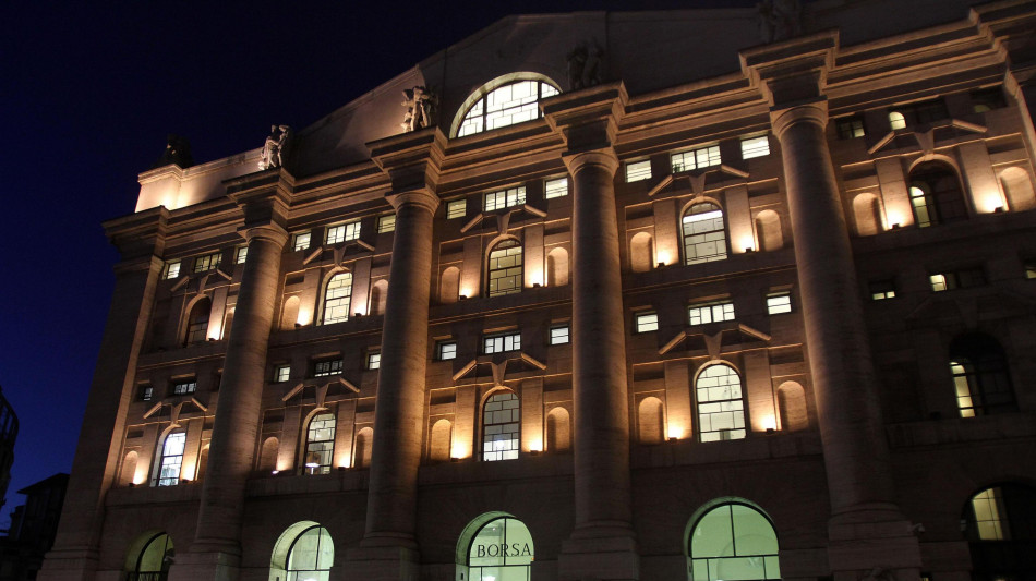 Borsa: Milano chiude in ribasso, -0,85%