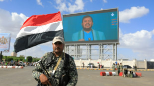 Rebeldes hut&iacute;es de Yemen dicen que ataques israel&iacute;es dejaron ocho muertos y 142 heridos