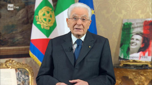 Mattarella ai medici, Italia intera coinvolta nell'angoscia