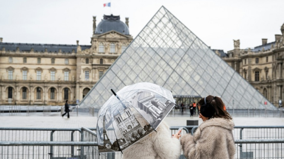 Au Louvre, frustration et r&eacute;signation devant la hausse des prix pour les touristes hors-UE
