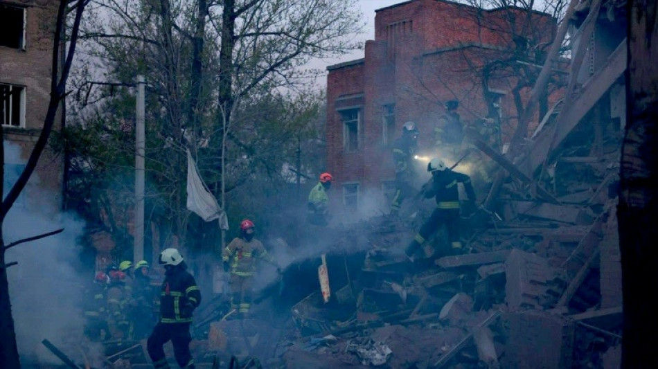 Ukraine: frappes meurtri&egrave;res &agrave; Dnipro, cibl&eacute;e "pendant plus de 20 heures"