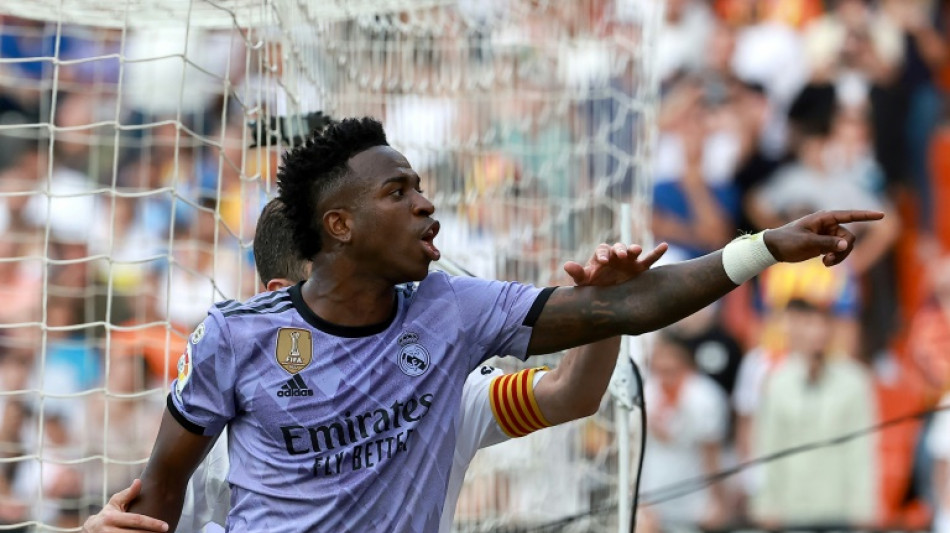 Tres hinchas del Valencia condenados a 8 meses de c&aacute;rcel por insultos racistas contra Vinicius
