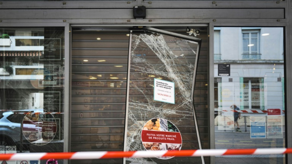 Lyon et Grenoble sid&eacute;r&eacute;es apr&egrave;s une nuit de vandalisme et de pillage