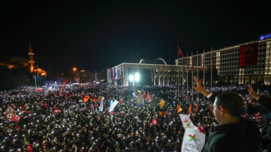 T&uuml;rkei: Erdogan-Rivale weiter in Polizeigewahrsam - neue Proteste geplant