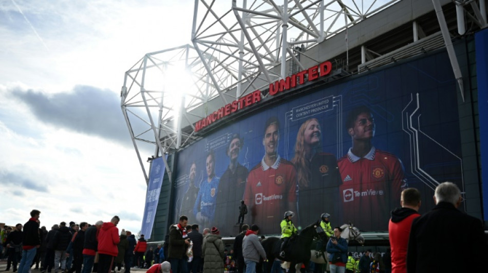 Battle to buy Man Utd heats up as Qatar banker, British billionaire prepare fresh bids