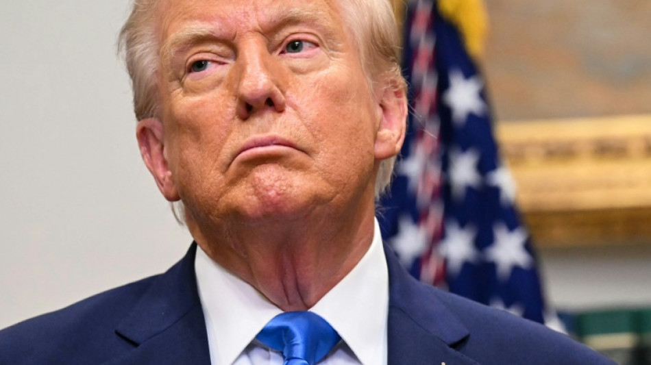 Trump alerta sobre paralisação do governo enquanto Casa Branca ameaça com demissões