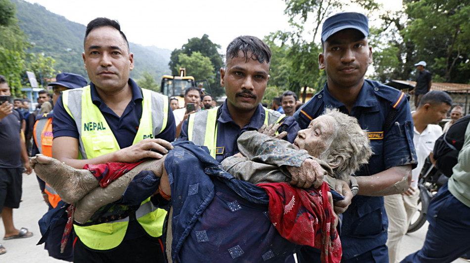 Sale a 95 morti il bilancio dell'alluvione in Nepal