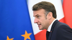 Bayrou, Cazeneuve... ou Lescure? Macron attendu &agrave; Paris pour nommer un Premier ministre