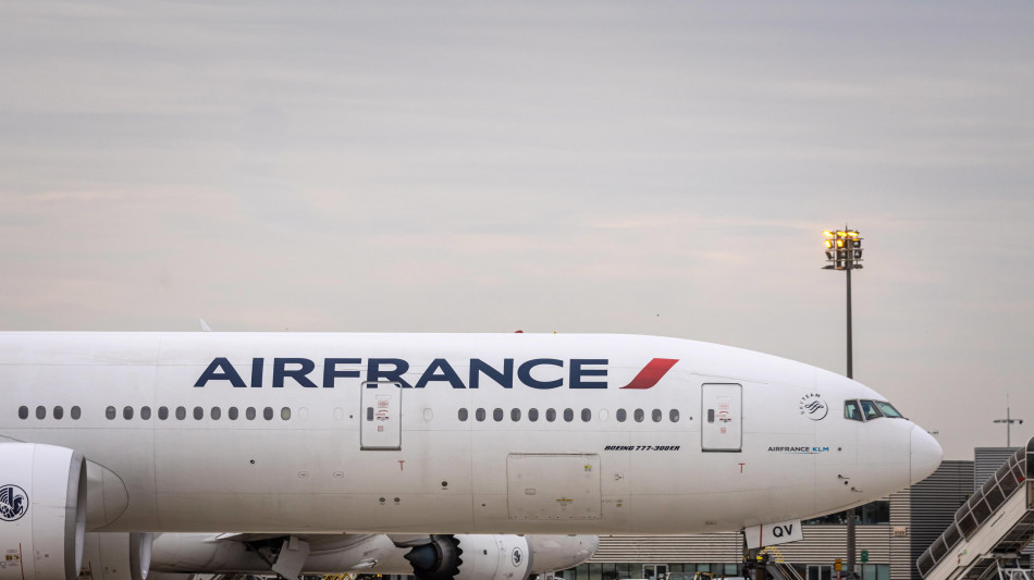 Volo di rimpatrio con francesi torna negli Emirati a causa di lancio missili