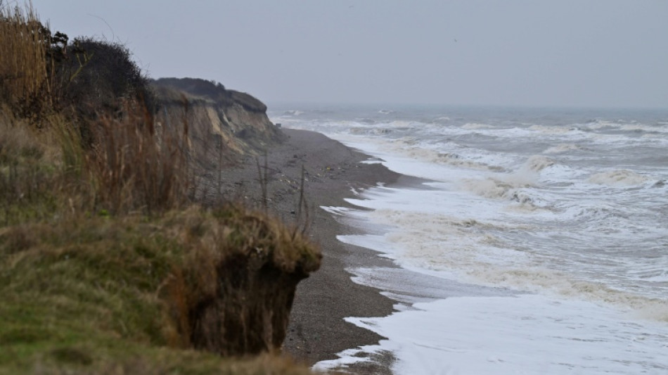 En Angleterre, face &agrave; l'&eacute;rosion c&ocirc;ti&egrave;re, s'adapter plut&ocirc;t que se d&eacute;fendre