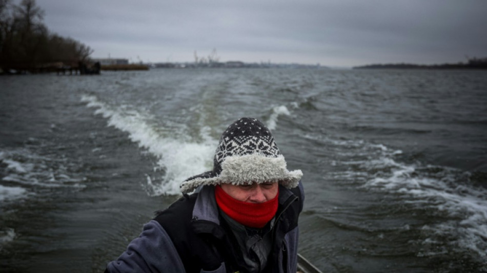 Dans le froid, sous les bombes, la p&eacute;rilleuse travers&eacute;e du Dniepr &agrave; Kherson