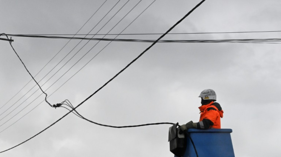 Temp&ecirc;te Ciaran: 44.200 foyers restent priv&eacute;s d'&eacute;lectricit&eacute; mardi soir