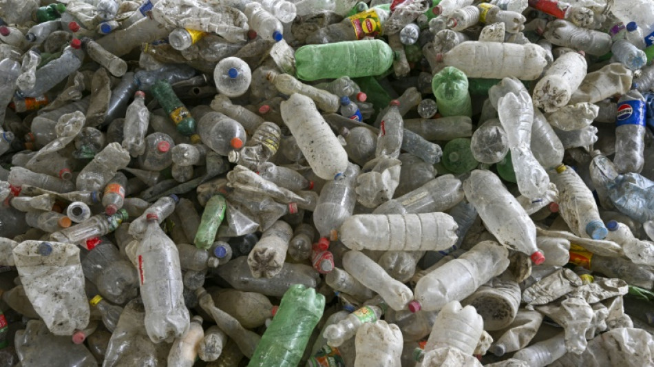 Nuevo borrador propuesto en difíciles negociaciones del tratado contra la contaminación plástica