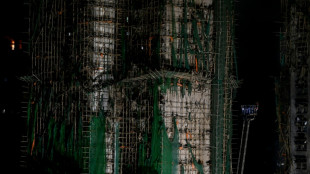 Hong Kong busca a cientos de desaparecidos tras el incendio que dej&oacute; 75 muertos