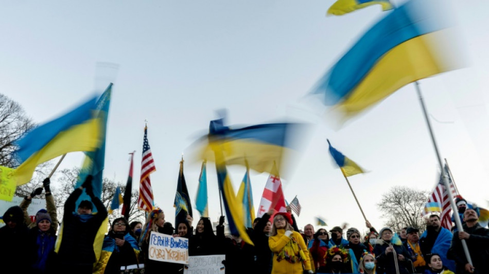 Ukraine: Biden et Poutine acceptent un sommet propos&eacute; par Macron