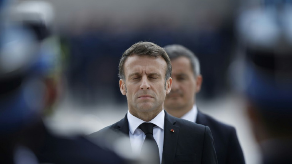 Policiers de Roubaix: Macron d&eacute;nonce les "comportements&nbsp;irresponsables qui tuent"