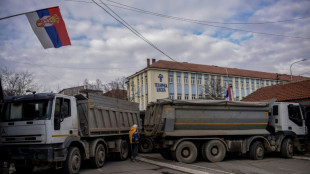 Les Serbes du Kosovo commencent &agrave; d&eacute;manteler leurs barrages