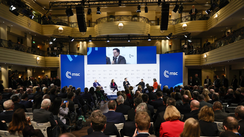 Rutte, 'nessuno in Europa vuole sostituire l'atomica Usa'