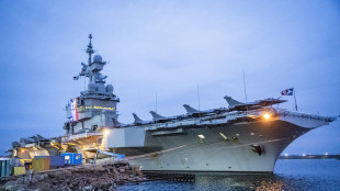 Portaerei francese Charles de Gaulle si dirige verso il Mediterraneo