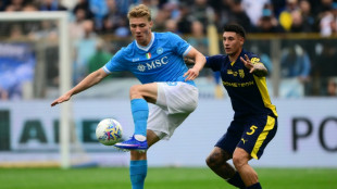 Napoli s&oacute; empata com Parma (1-1) e fica mais longe do Scudetto