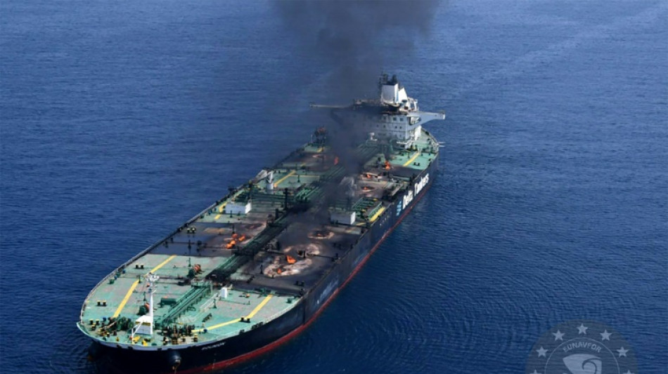 Un p&eacute;trolier attaqu&eacute; au large du Y&eacute;men fait peser le risque d'une "catastrophe environnementale" (experts)