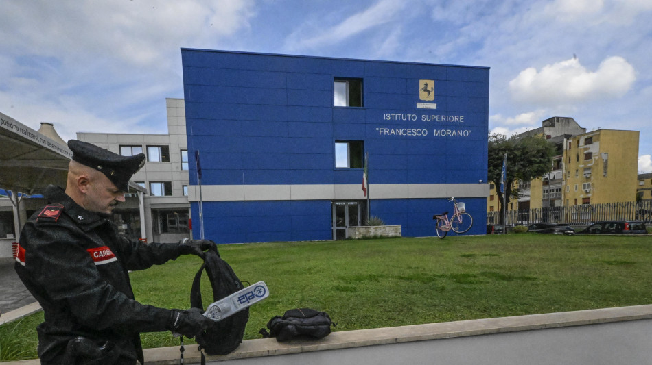 Metal detector nelle scuole, firmata la circolare da Valditara e Piantedosi