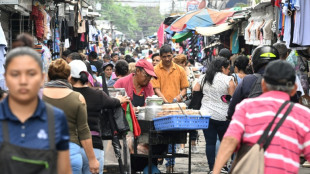 Apr&egrave;s un an de "guerre contre le crime", les Salvadoriens red&eacute;couvrent leurs rues