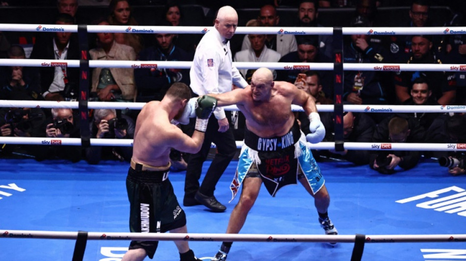 Former heavyweight king Fury outpoints Makhmudov on ring return