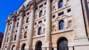 Borsa: Milano chiude in ribasso, -1,22%