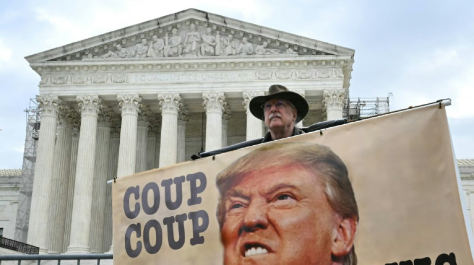 La Cour supr&ecirc;me devrait rejeter l'immunit&eacute; de Trump, mais risque de retarder encore son proc&egrave;s