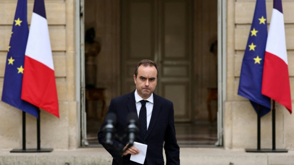 El primer ministro de Francia renuncia horas despu&eacute;s de anunciar un nuevo gabinete
