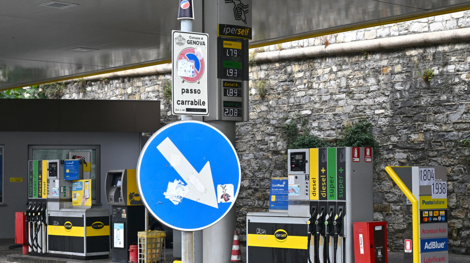 Mimit, cala prezzo carburanti, gasolio self scende sotto i 2 euro