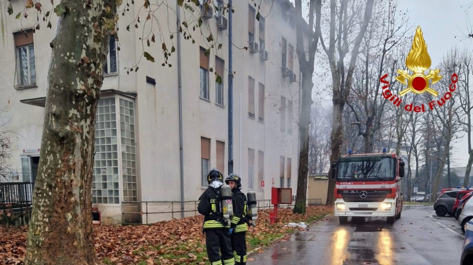 Incendio all'ospedale Sacco di Milano, evacuati i pazienti